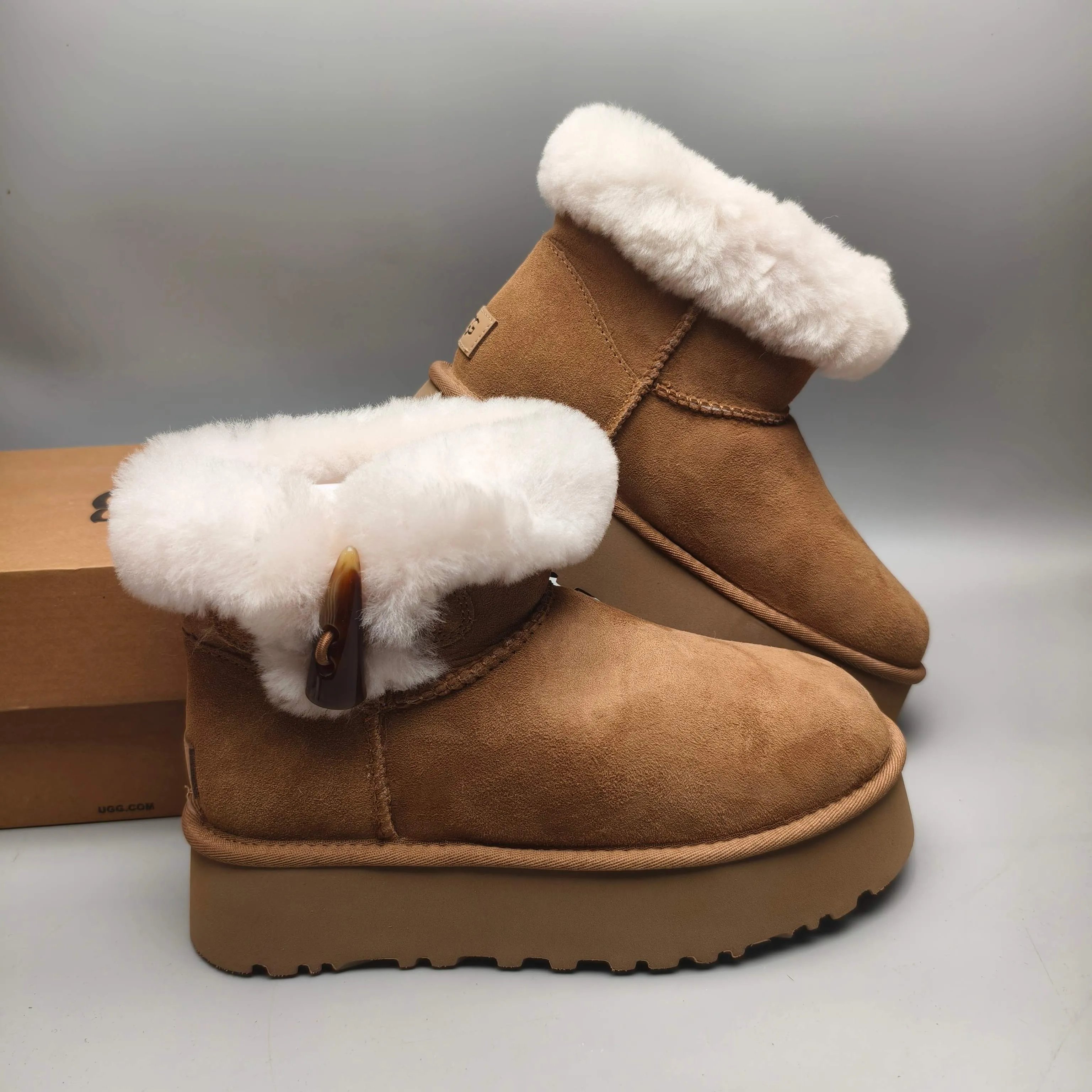 💰480 UGG sheepskin all-in-one snow boots 3356 chestnut thick sole horn jade buckle women's color color: chestnut matching size: 35-40